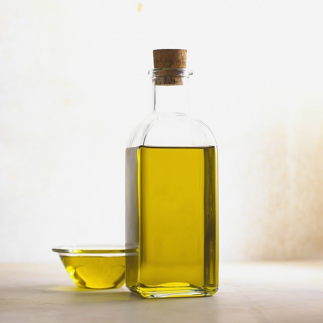 Do Oils Make Your Skin Less Oily The Myth Of Rebound Oil Lab Muffin Beauty Science